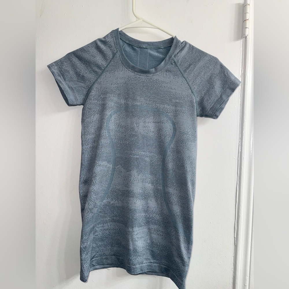 Lululemon Swiftly Speed Short Sleeve size 4 - Picture 6 of 11